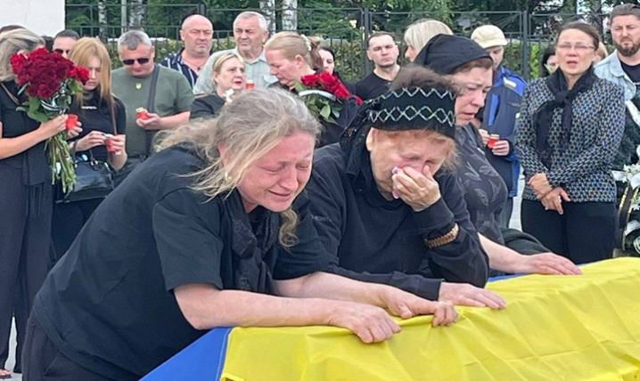 У Чернівцях провели прощальну церемонію з Героєм України Максимом Мухарським