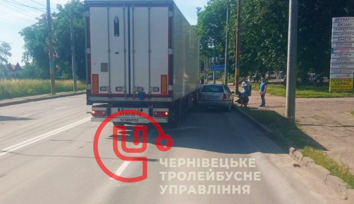 Через ДТП на Головній відмінено рух тролейбусів №3 і №5 у Чернівцях