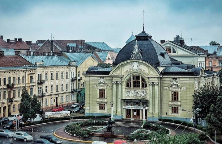 У центрі Чернівців пройде фестиваль вуличного театру з живими статуями та музикою