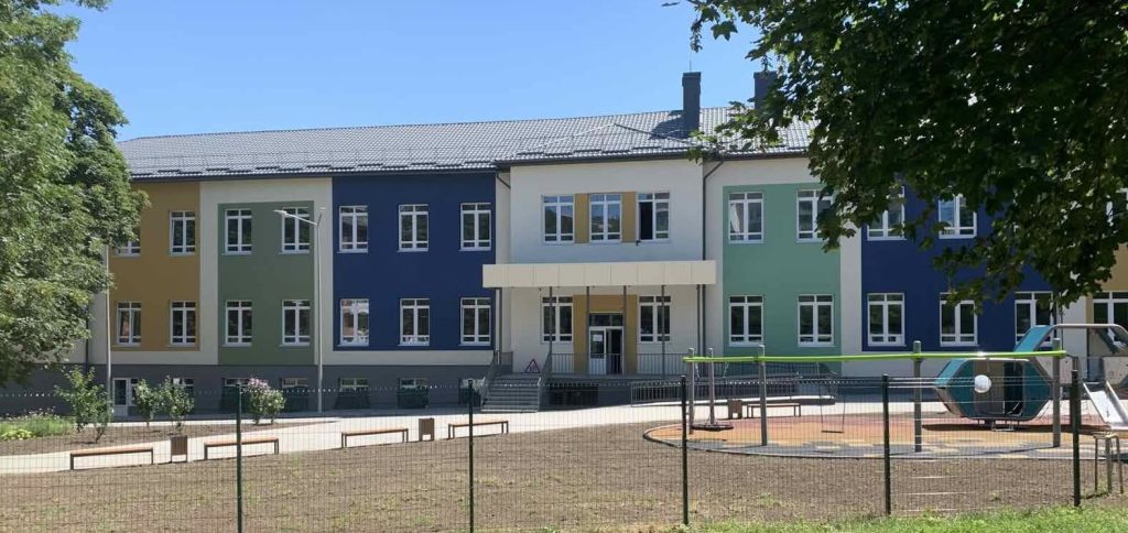 Чернівецька міськрада відхилила петицію про збереження гімназії №20 як окремого закладу