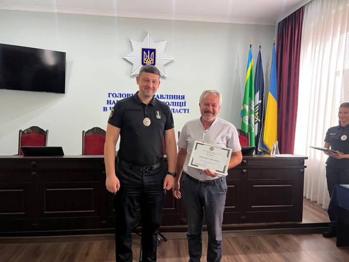 Водій автобуса в Чернівцях допоміг загубленій дитині знайти маму