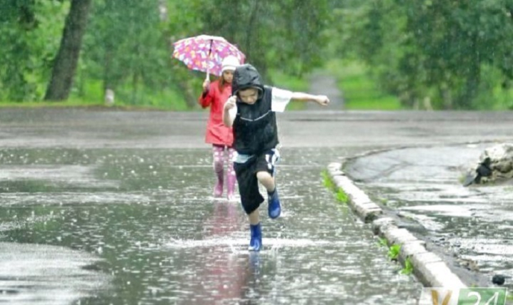 У суботу в Чернівцях очікується спекотна погода до +32 °C і можливі грози