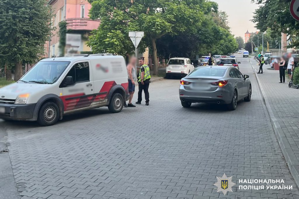 У Чернівцях на електросамокатах травмувалися дві 11‑річні дівчинки