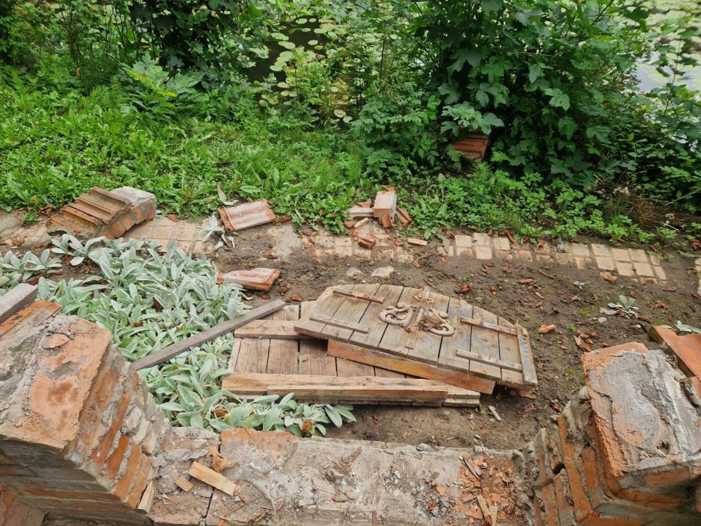 У Сторожинецькому дендропарку зруйновано 40-річну локацію біля озера