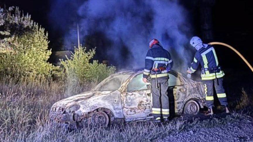 На Вижниччині через пожежу повністю згорів легковий Daewoo Lanos