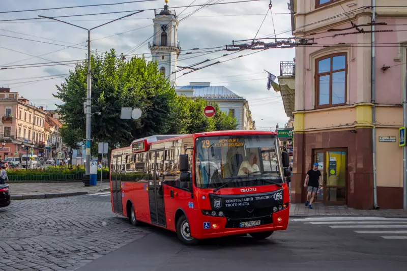 Чернівці стикаються з дефіцитом водіїв: у міському транспорті працює 83, а потрібно ще 46